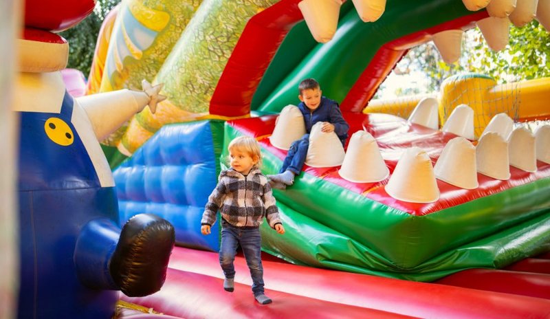 Οδηγός Πάρτυ για κάθε Ηλικία: Χώροι και Δραστηριότητες για κάθε στάδιο